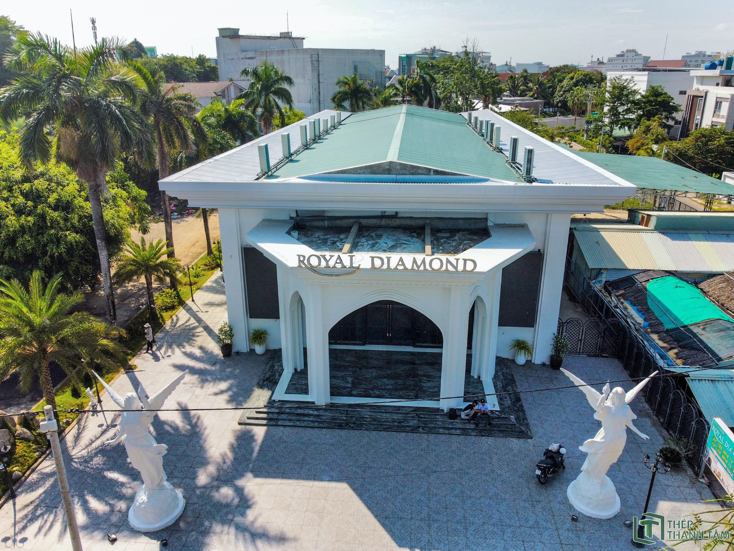 NHÀ HÀNG ROYAL DIAMOND