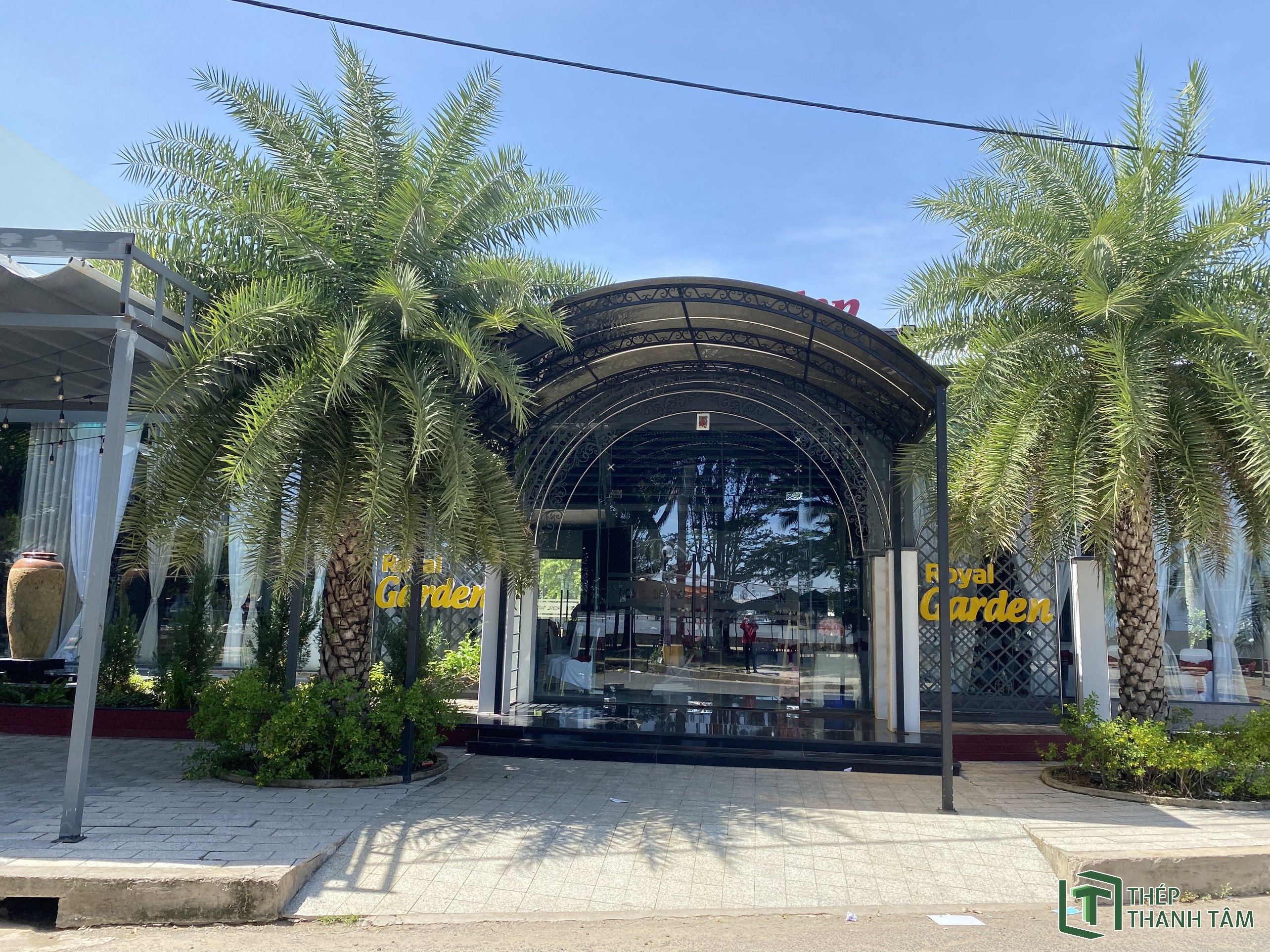 NHÀ HÀNG ROYAL GARDEN